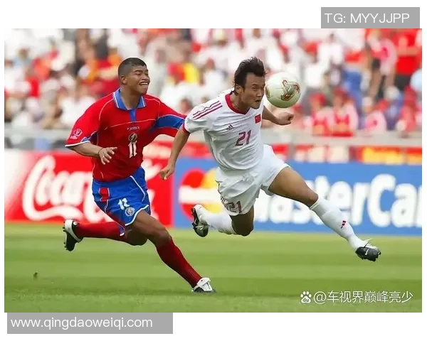 足球明星穿脏橘色衣服的时尚瞬间解析与球场风采展示